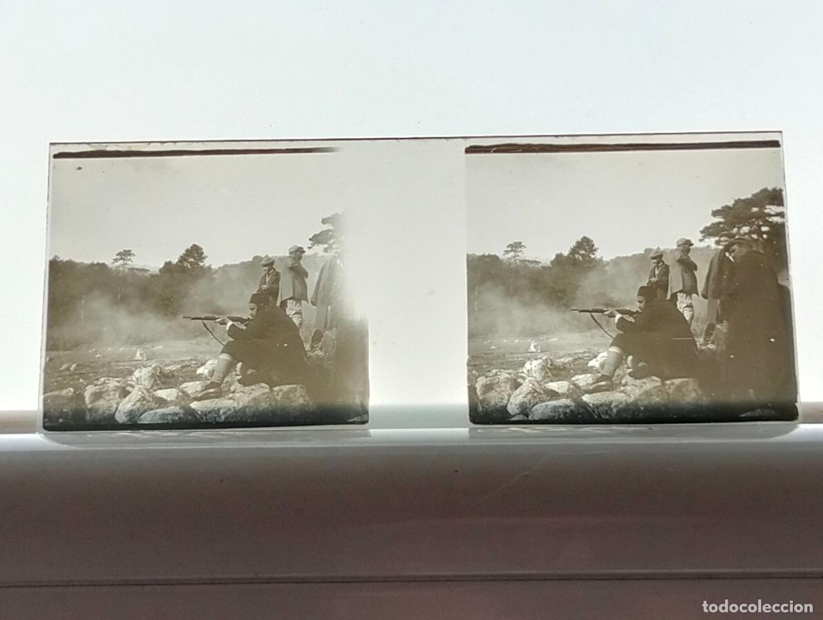 Fotografia antiga: SIERRA DE GUADARRAMA MADRID EXCURSIONISTAS PLACA ESTEREOSCOPICA CRISTAL 4,5 X 10,5 CM