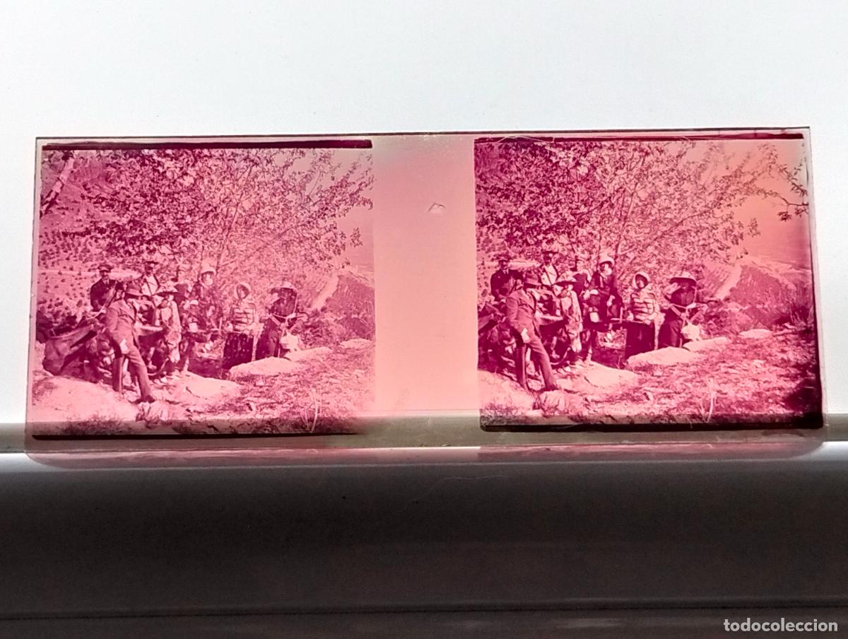 Fotografia antiga: SIERRA DE GUADARRAMA MADRID EXCURSIONISTAS PLACA ESTEREOSCOPICA CRISTAL 4,5 X 10,5 CM