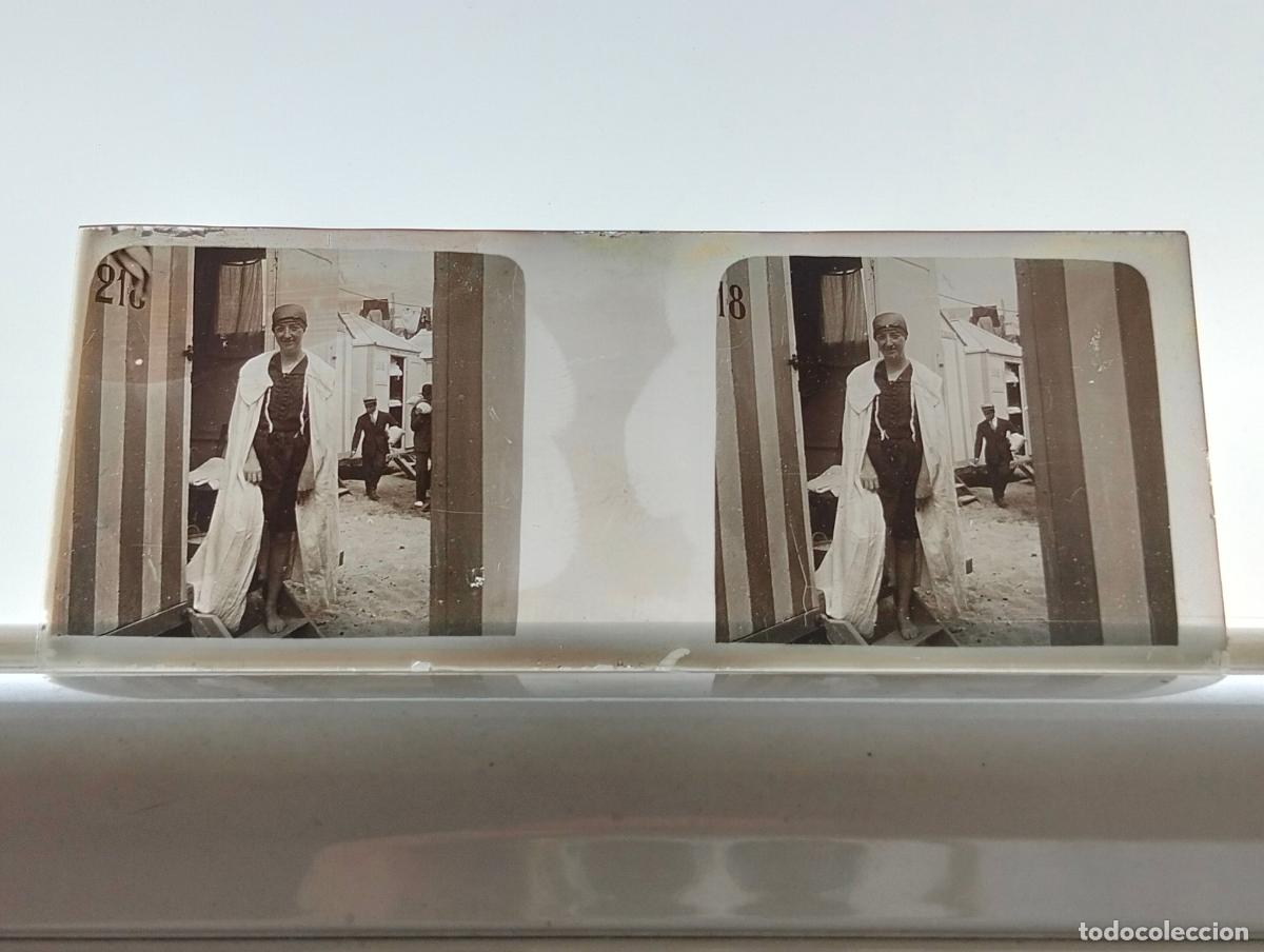 Fotografia antiga: SAN SEBASTIAN BA&Ntilde;ISTAS EN LA CONCHA PLACA ESTEREOSCOPICA CRISTAL 4,5 X 10,5 CM