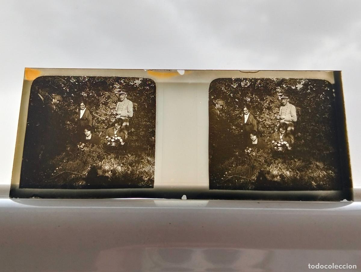 Fotografia antiga: EL ESCORIAL MADRID FAMILIA PLACA ESTEREOSCOPICA CRISTAL 4,5 X 10,5 CM