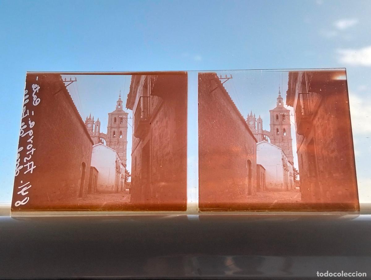 Fotograf&iacute;a antigua: ASTORGA LEON CATEDRAL DETALLE VISTA ESTEREOSCOPICA EN CRISTAL 5,8 X 13 CM