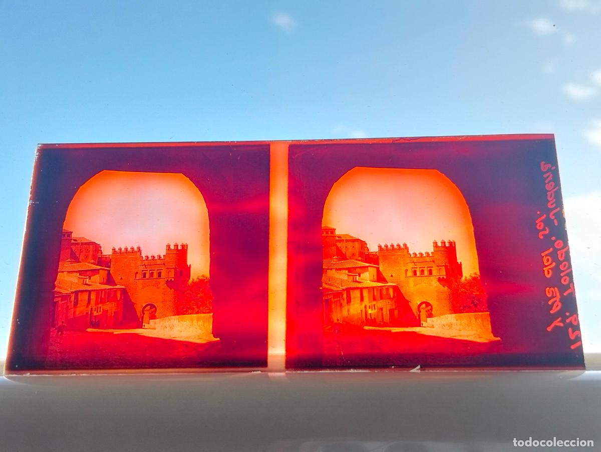 Fotograf&iacute;a antigua: TOLEDO PUERTA DEL SOL VISTA ESTEREOSCOPICA EN CRISTAL 5,8 X 13 CM