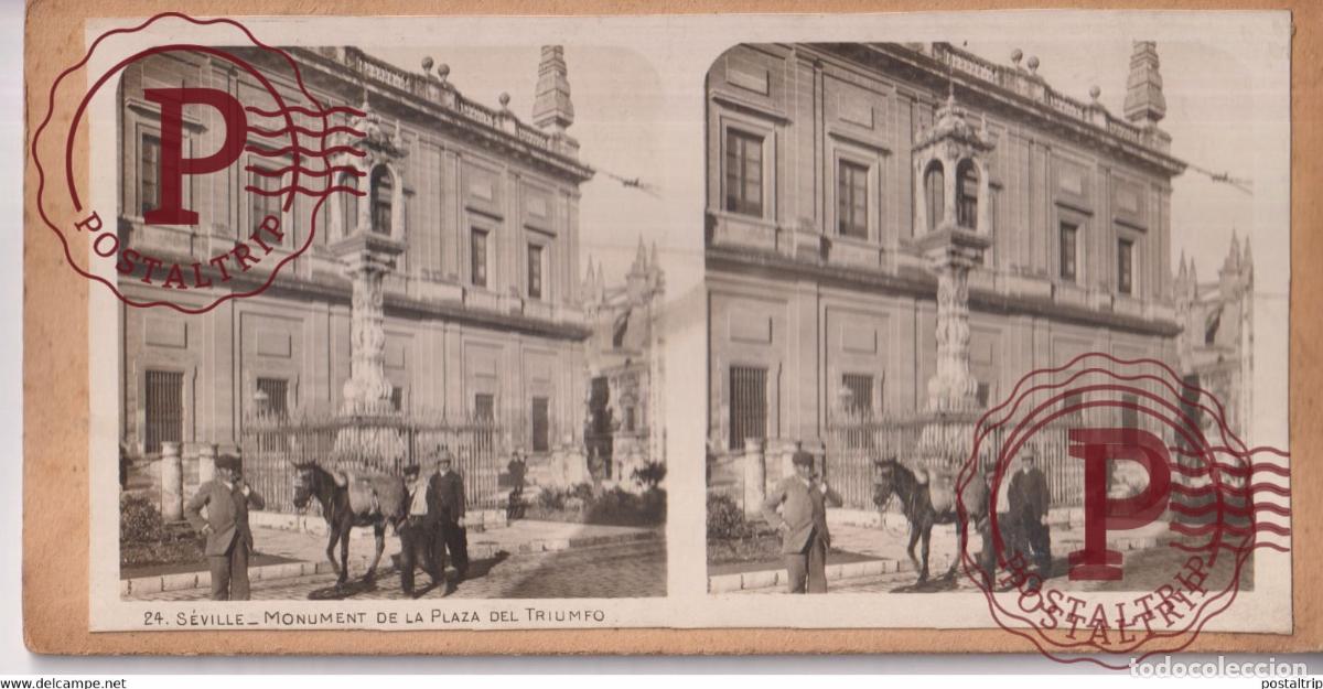 Fotograf&iacute;a antigua: ESPA&Ntilde;A. SEVILLA MONUMENTO DE LA PLAZA DEL TRIUNFO.