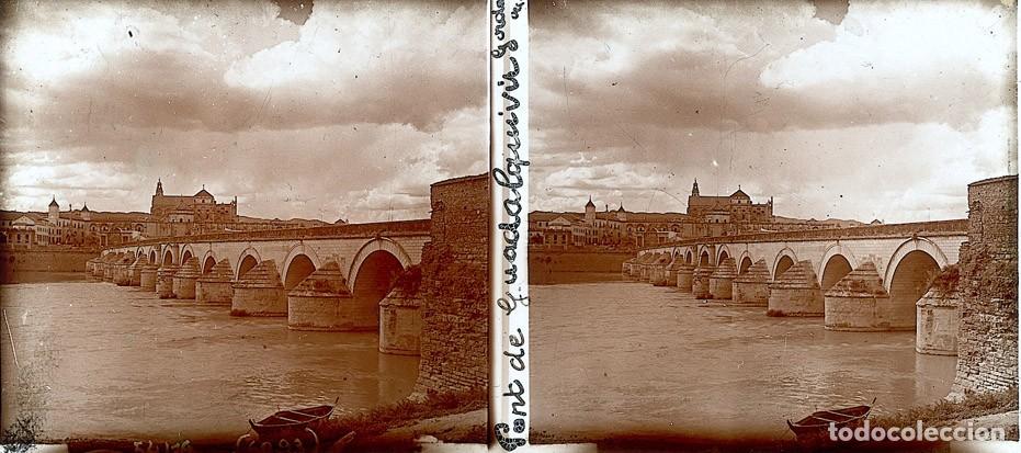 Fotograf&iacute;a antigua: CORDOBA PUENTE SOBRE EL GUADALQUIVIR ESTEREOSCOPICA DE CRISTAL 6 X 13 cm.