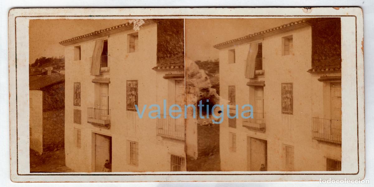 Fotograf&iacute;a antigua: Villavieja. Antiqu&iacute;sima foto. Ayuntamiento? edificio con reloj de sol y paneles cer&aacute;micos Siglo XIX