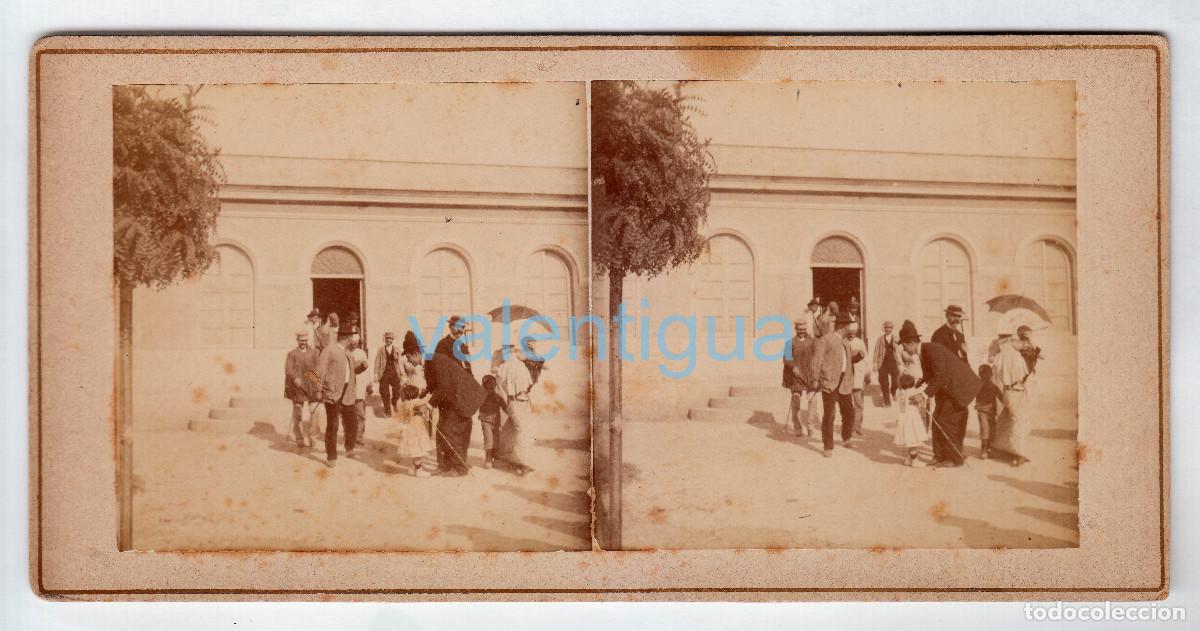 Fotograf&iacute;a antigua: Cheste Val&egrave;ncia. Antiqu&iacute;sima foto. Personas saliendo de la estaci&oacute;n?. Siglo XIX
