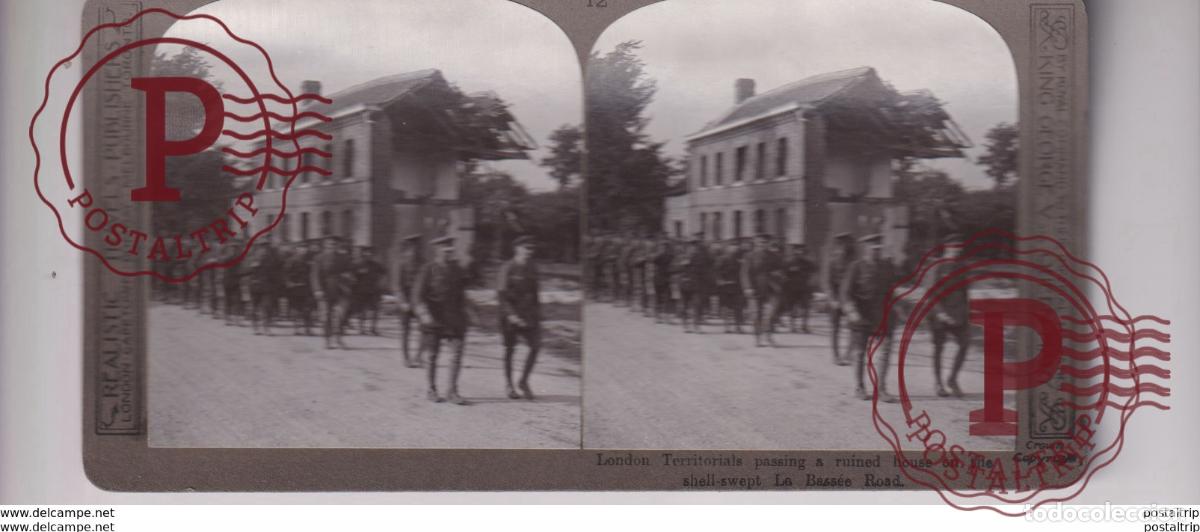 Photographie ancienne: LA BASSEE ROAD LONDON TERRITORIALS PASSING A RUINED HOUSE GUERRE WAR WWI st&eacute;r&eacute;oscopique st&eacute;r&eacute;oscop
