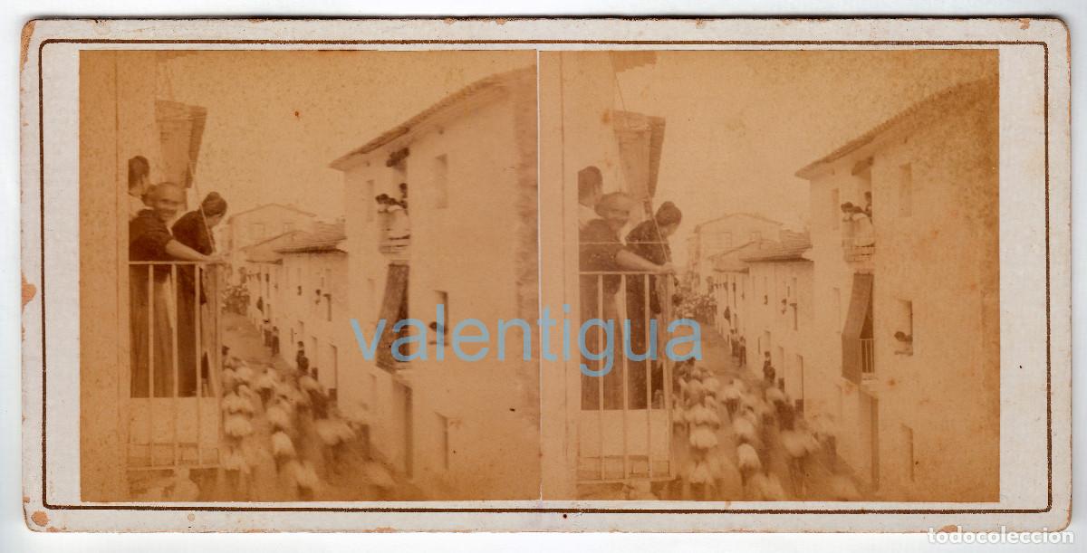 Fotograf&iacute;a antigua: Villavieja. Antiqu&iacute;sima foto. Viendo la carrera con sacos desde el balc&oacute;n. Fiestas. Siglo XIX
