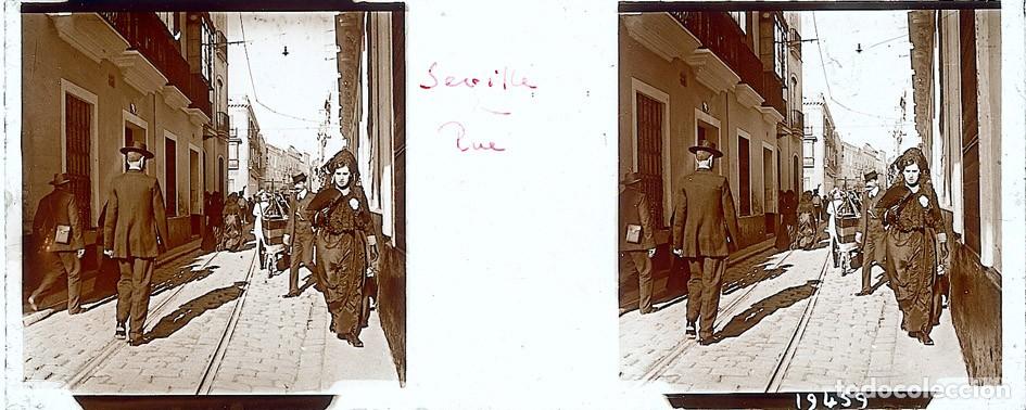 Fotograf&iacute;a antigua: SEVILLA ESTEREOSCOPICA DE CRISTAL FOTOGRAFO FRANCES TAMA&Ntilde;O 4.5 X 10.7 CM.