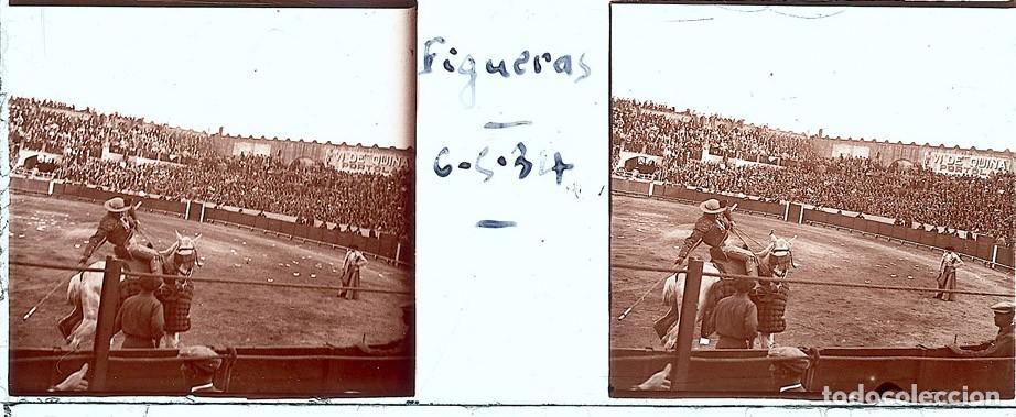 Fotograf&iacute;a antigua: FIGUERAS CORRIDA TOROS ESTEREO DE CRISTAL FOT. FRANCES TAMA&Ntilde;O 4.5 X 10.7 CM.
