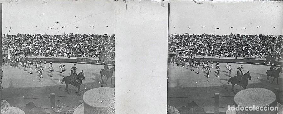 Fotograf&iacute;a antigua: TAUROMAQUIA CORRIDA TOROS ESTEREO DE CRISTAL FOT. FRANCES TAMA&Ntilde;O 4.5 X 10.7 CM.