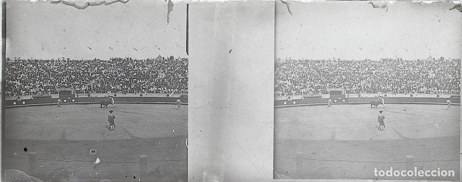 Fotografia antiga: TAUROMAQUIA CORRIDA TOROS ESTEREO DE CRISTAL FOT. FRANCES TAMA&Ntilde;O 4.5 X 10.7 CM.