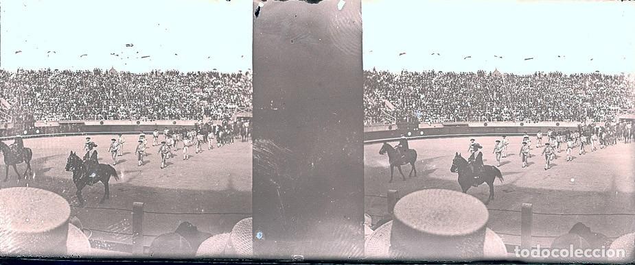 Photographie ancienne: TAUROMAQUIA CORRIDA TOROS ESTEREO DE CRISTAL FOT. FRANCES TAMA&Ntilde;O 4.5 X 10.7 CM.