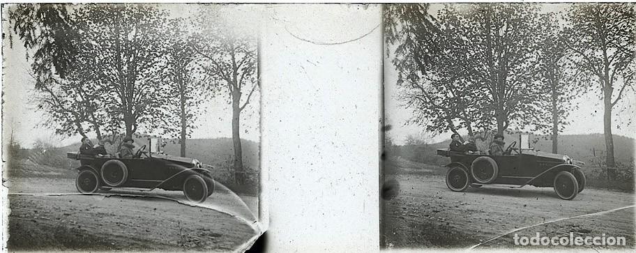 Fotograf&iacute;a antigua: AUTOMOVIL ANTIGUO ESTEREO DE CRISTAL FOT. FRANCES TAMA&Ntilde;O 4.5 X 10.7 CM.
