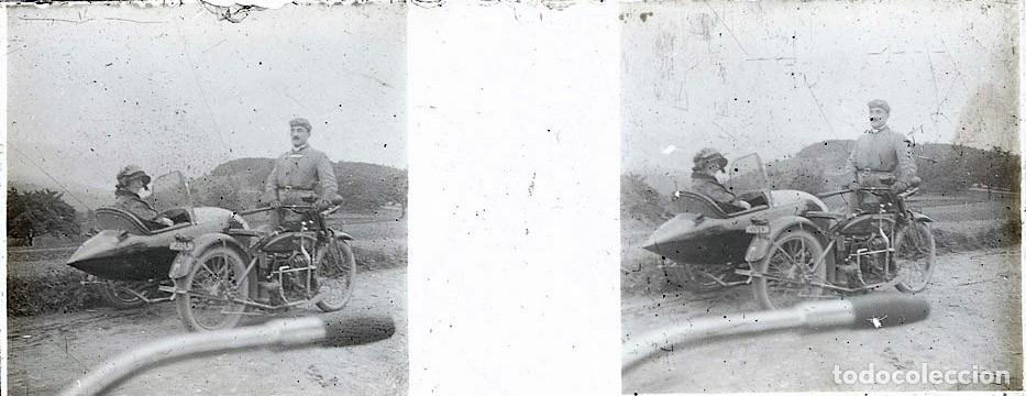 Fotograf&iacute;a antigua: MOTO CON SIDECAR ANTIGUO ESTEREO DE CRISTAL FOT. FRANCES TAMA&Ntilde;O 4.5 X 10.7 CM.