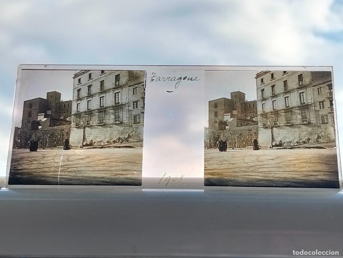 Antique Photography: TARRAGONA DETALLE URBANO VISTA ESTEREOSCOPICA EN CRISTAL 4,5 X 10,5 CM