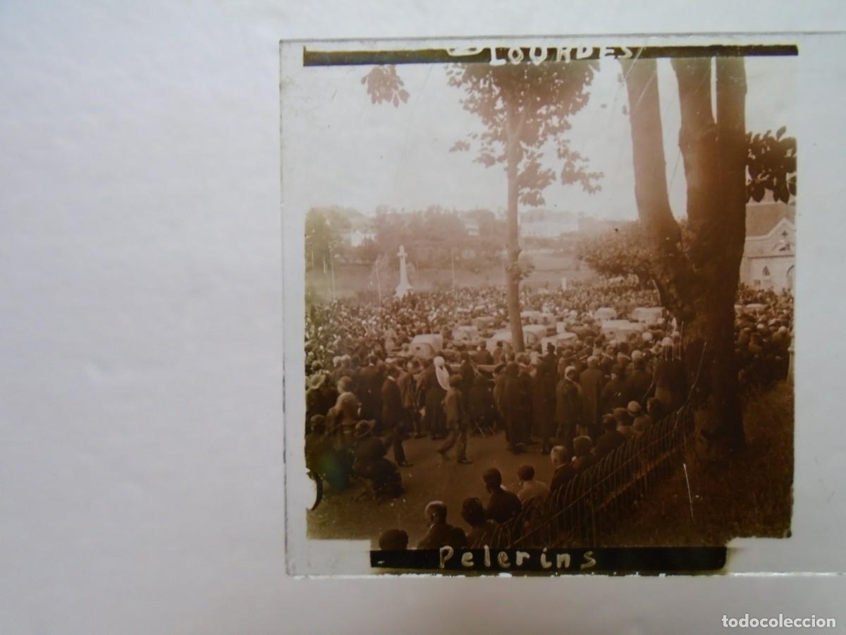 Fotograf&iacute;a antigua: LOURDES(FRANCIA)PEREGRINOS.PLACA ESTEREOSCOPICA EN CRISTAL,1&ordm; XX.10`5X4`5 CM.