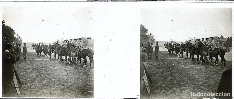 Alte Fotografie: HIPICA MILITARES LOTE DE 4 ESTEREOSCOPICAS DE CRISTAL FORMATO 4.5 X 10.7 cm.