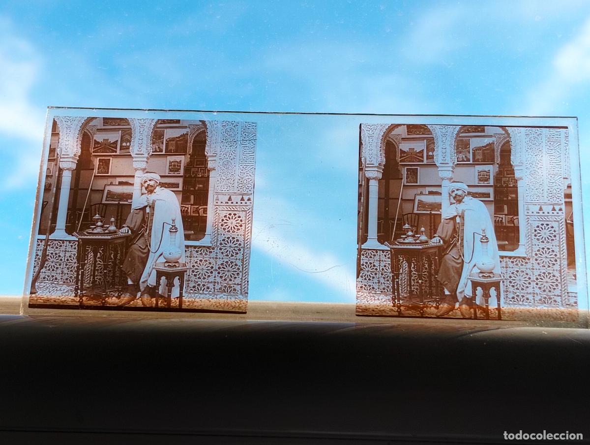 Fotograf&iacute;a antigua: GRANADA HOMBRE VESTIDO A LO NAZARI VISTA ESTEREOCOPICA EN CRISTAL 4 X 10,5 CM