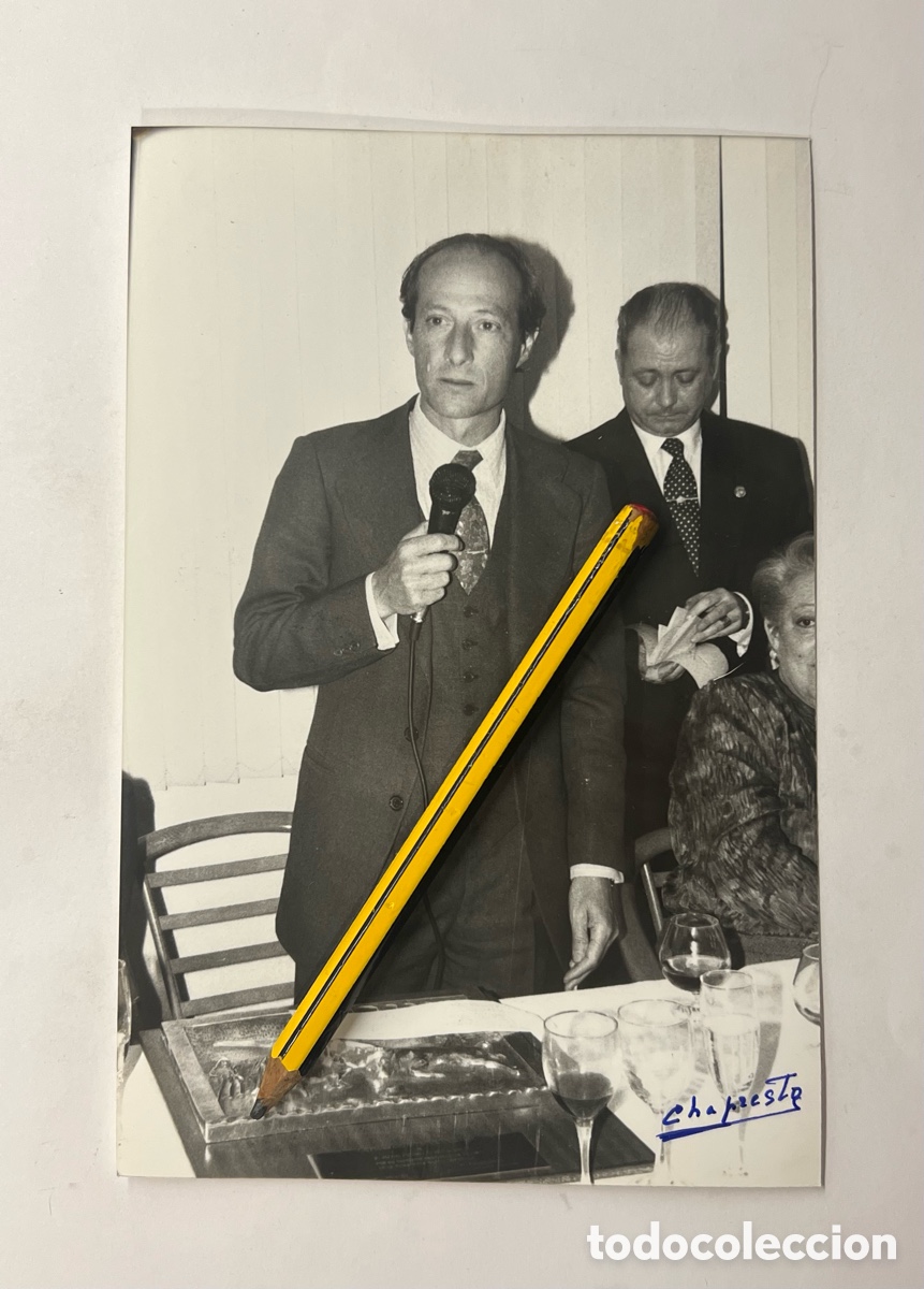 Photographie ancienne: JUAN PEDRO DOMECQ recibe el premio de manos del Presidente. Premios de la Federaci&oacute;n Taurina Riojana