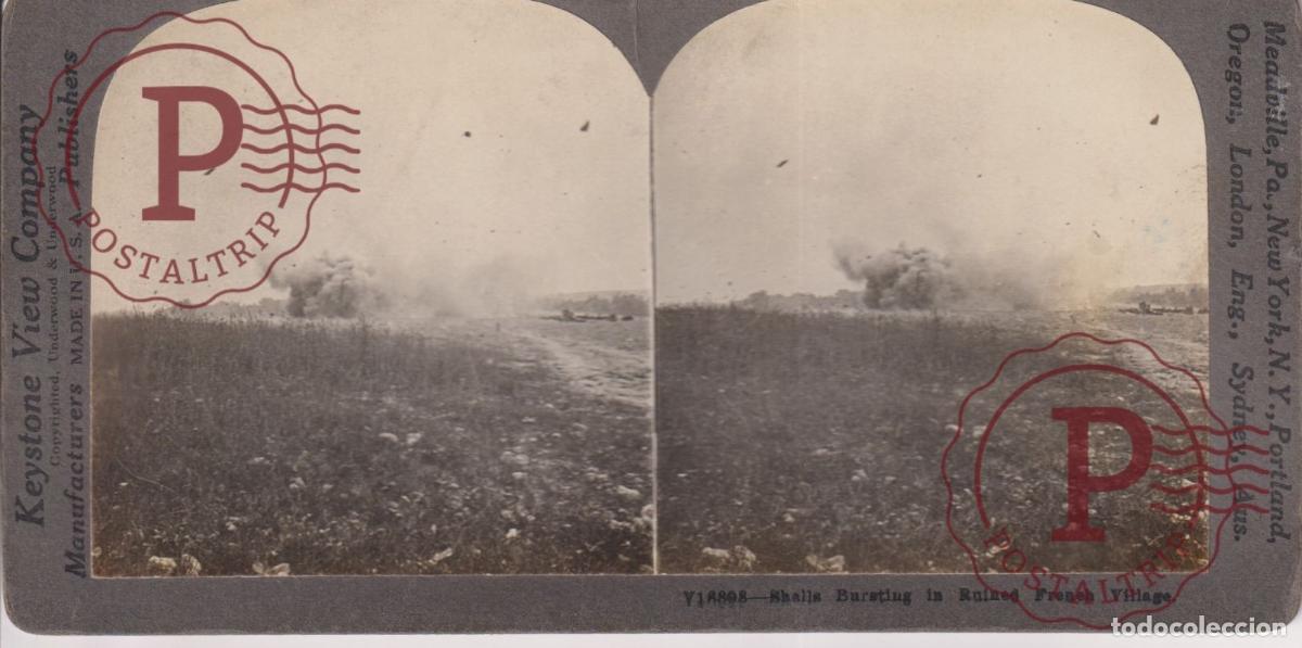 Photographie ancienne: SHELLS BURSTING IN RUINED FRENCH VILLAGE. GREAT WAR. I GUERRA MUNDIAL ESTEREOSCOPICA STEREOSCOPIC +