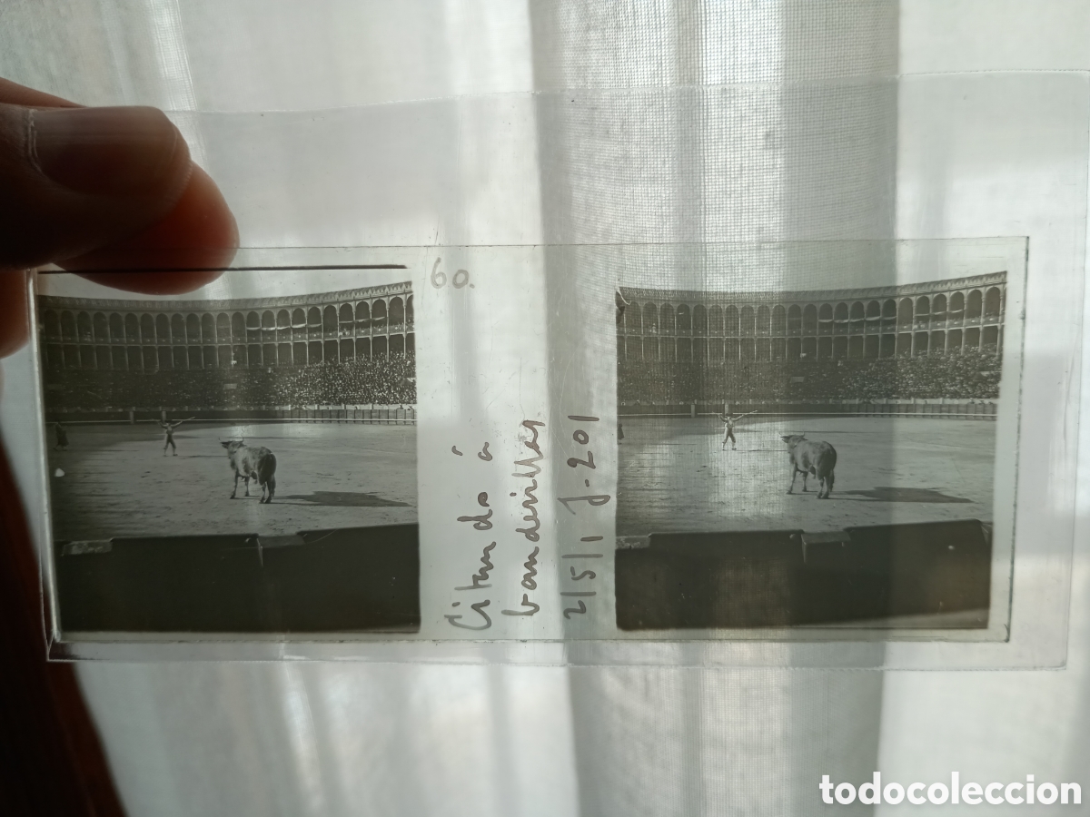 Fotograf&iacute;a antigua: fotograf&iacute;a estereosc&oacute;pica en cristal. Banderillas antigua plaza de toros Fuente del Berro de Madrid.