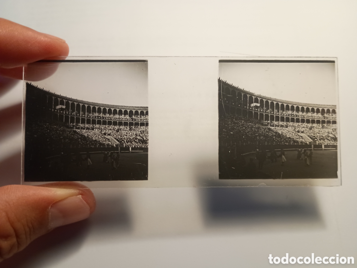 Fotograf&iacute;a antigua: Placa fotograf&iacute;a estereosc&oacute;pica cristal plaza de toros Fuente del Berro de Madrid. H 1900