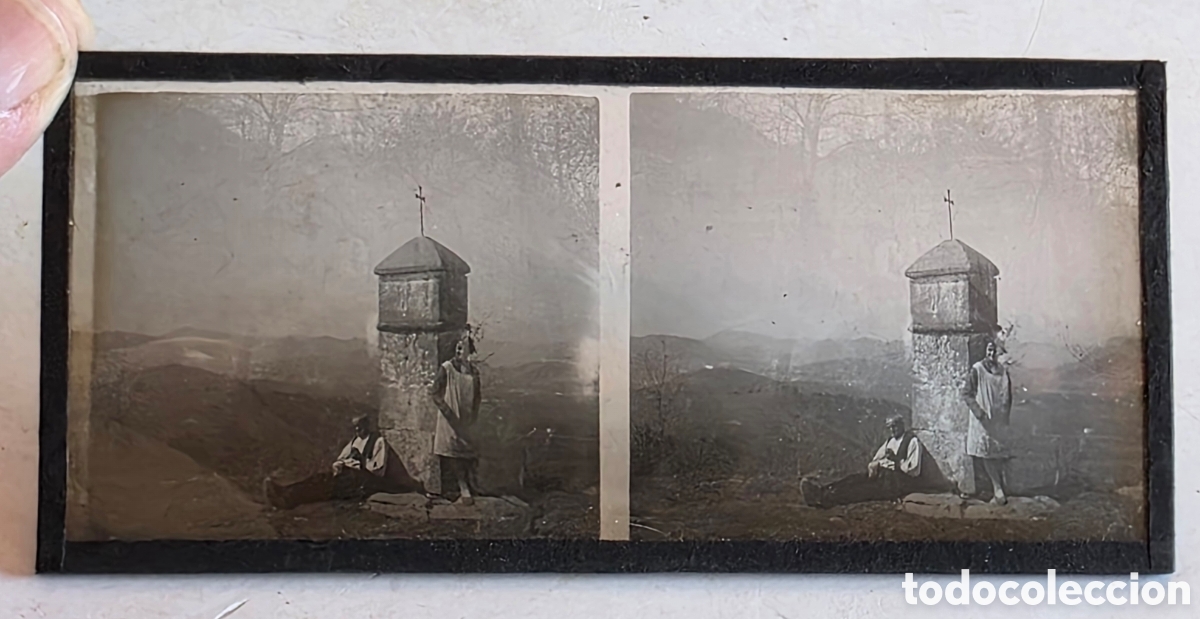 Fotograf&iacute;a antigua: Antigua Fotograf&iacute;a Estereosc&oacute;pica Cristal Mujer y Hombre Caminante Parada Camino - Moj&oacute;n Hito Cruz