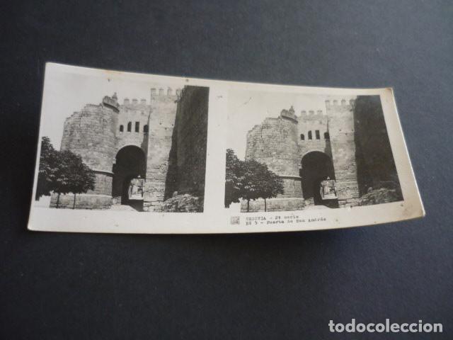 Fotograf&iacute;a antigua: SEGOVIA PUERTA DE SAN ANDRES ANTIGUA VISTA ESTEREOSCOPICA 6 X 13 CM