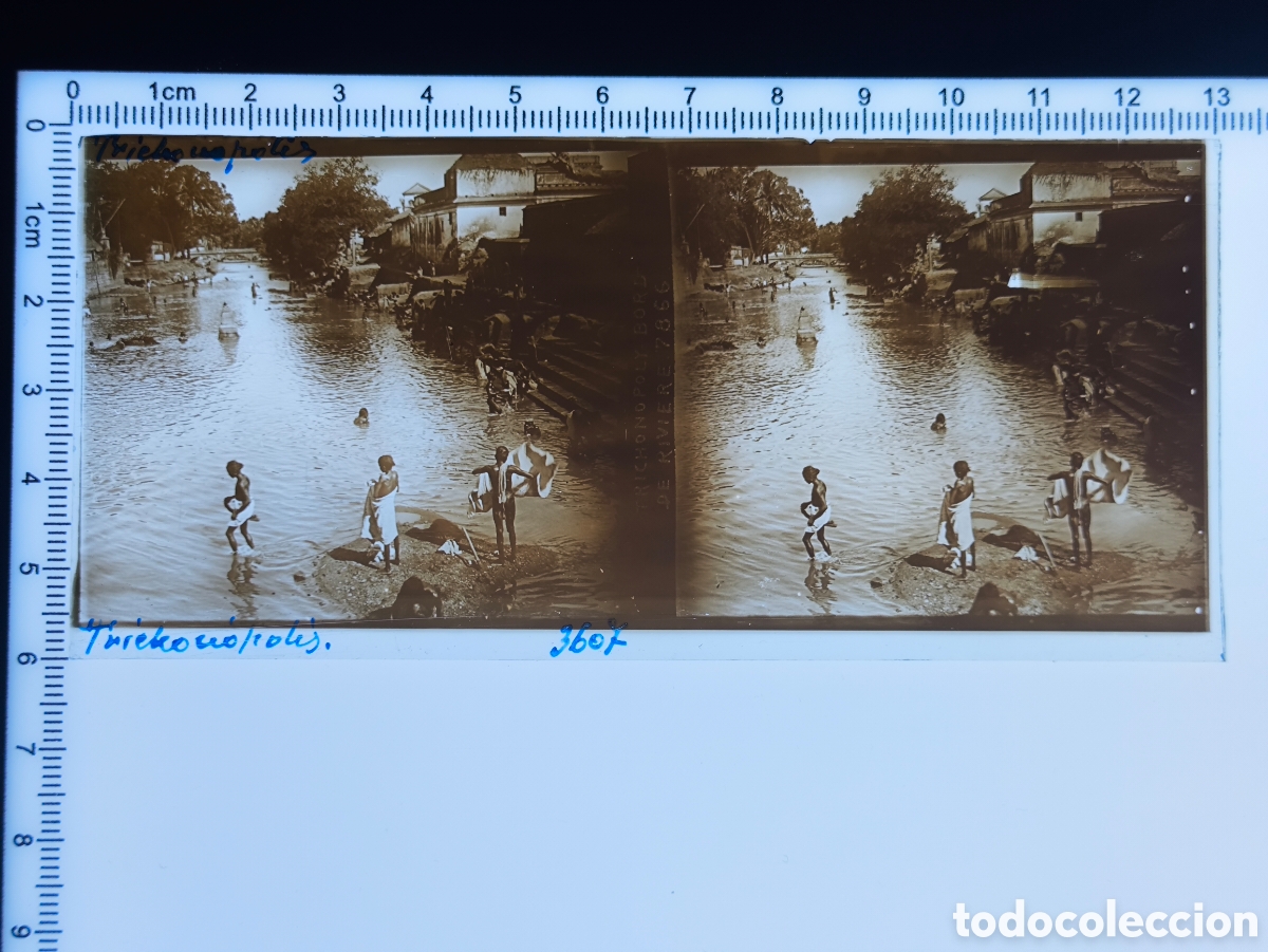 Fotograf&iacute;a antigua: Placa cristal vidrio estereosc&oacute;pico Ba&ntilde;o en el R&iacute;o Sagrado Kaveri Trichinopoly Tiruchirappalli India