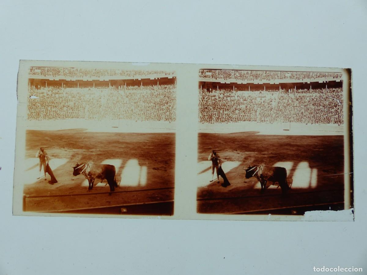 Fotograf&iacute;a antigua: TOROS - ENTRANDO A MATAR - ANTIGUA PLACA DE CRISTAL POSITIVO - A&Ntilde;OS 1900-1910