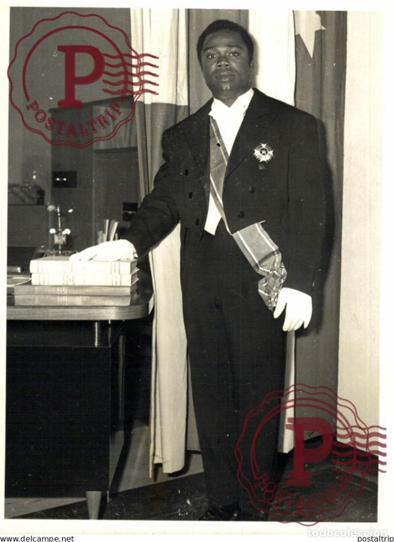 Fotograf&iacute;a antigua: Centrafricaine R&eacute;publique Pr&eacute;sident David Dacko REA APRES BBOGANDA ET A GOUMBA 18*13CM AFRIQUE AFR