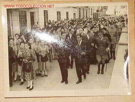 Fotografia antiga: Foto de la revista Cr&iacute;tica, 'Procesi&oacute;n'