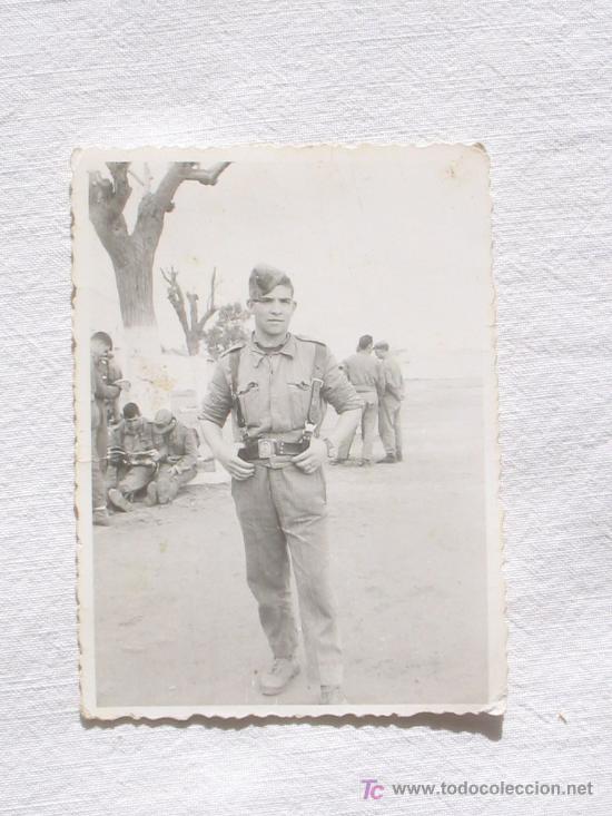 Fotograf&iacute;a antigua: Antigua fotograf&iacute;a de un legionario militar