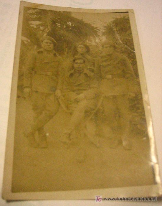 Fotograf&iacute;a antigua: Foto de un grupo de cuatro soldados de Infanter&iacute;a, &eacute;poca de Alfonso XIII