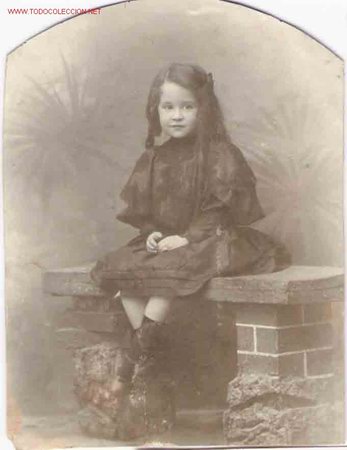 Fotografia antiga: Foto ni&ntilde;a sentada