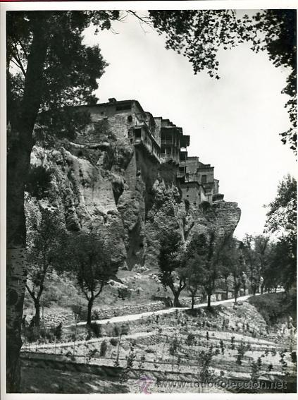 Alte Fotografie: FOTOS PANORAMICA DE LA CIUDAD DE CUENCA ,CASAS COLGADAS , A&Ntilde;OS 60-70 , 22 X 29 CMS.