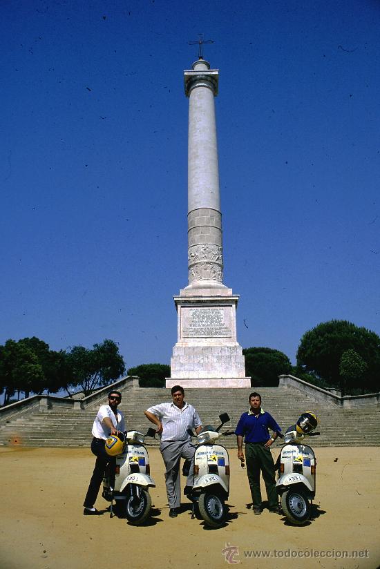 Fotograf&iacute;a antigua: FOTO ORIGINAL EXPEDICION EUROPA EN VESPA 1989