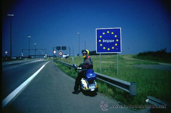 Fotograf&iacute;a antigua: FOTO ORIGINAL EXPEDICION EUROPA EN VESPA 1989
