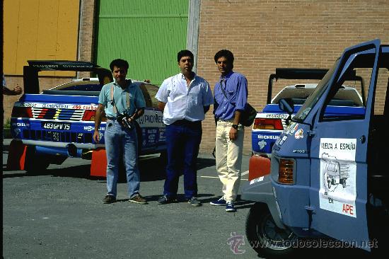 Fotograf&iacute;a antigua: FOTO ORIGINAL EXPEDICION  VUELTA A ESPA&Ntilde;A EN MOTOCARRO   VESPA 1988