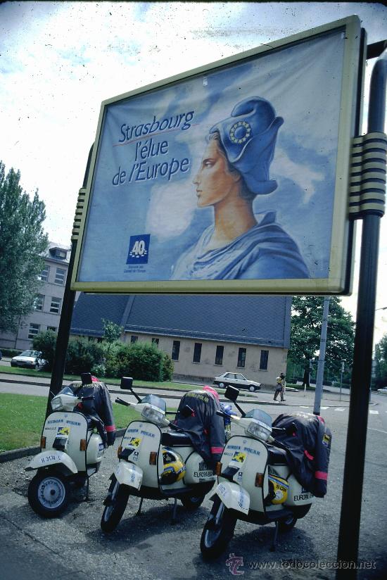 Fotograf&iacute;a antigua: FOTO ORIGINAL EXPEDICION EUROPA EN VESPA 1989