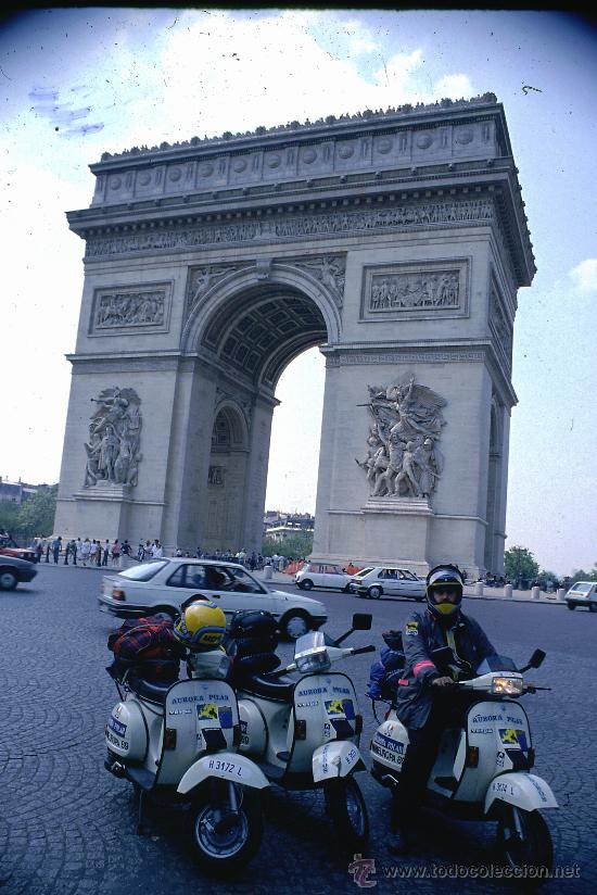 Fotograf&iacute;a antigua: FOTO ORIGINAL EXPEDICION EUROPA EN VESPA 1989