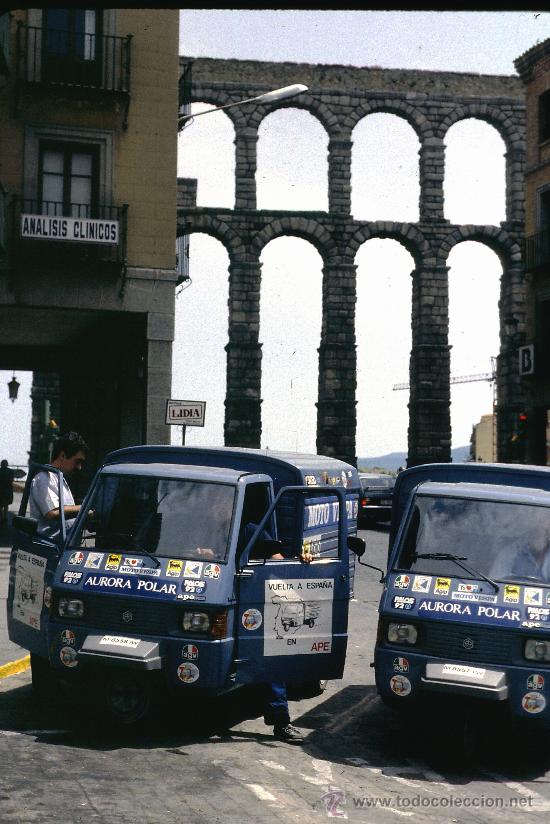 Fotograf&iacute;a antigua: FOTO ORIGINAL EXPEDICION VUELTA A ESPA&Ntilde;A EN MOTOCARRO VESPA 1988