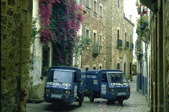 Fotograf&iacute;a antigua: FOTO ORIGINAL EXPEDICION VUELTA A ESPA&Ntilde;A EN MOTOCARRO VESPA 1988