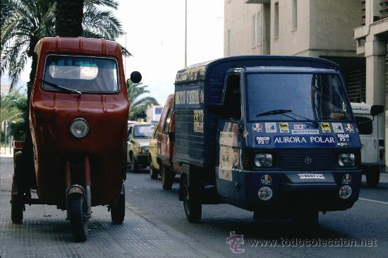 Fotograf&iacute;a antigua: FOTO ORIGINAL EXPEDICION VUELTA A ESPA&Ntilde;A EN MOTOCARRO VESPA 1988