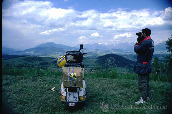 Fotograf&iacute;a antigua: FOTO ORIGINAL EXPEDICION EUROPA EN VESPA 1989