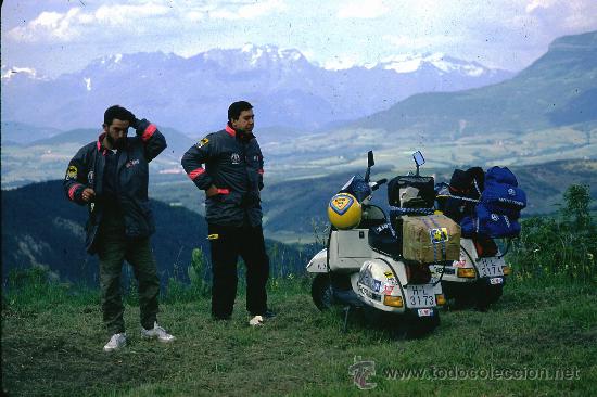 Fotograf&iacute;a antigua: FOTO ORIGINAL EXPEDICION EUROPA EN VESPA 1989