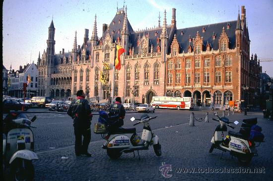 Fotograf&iacute;a antigua: FOTO ORIGINAL EXPEDICION EUROPA EN VESPA 1989