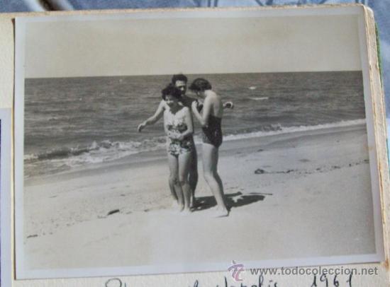 Alte Fotografie: 1961 PLAYA BRITOPOLIS COLONIA SUIZA, URUGUAY. 3 personnes sur la plage - 3 PEOPLE ON THE BEACH