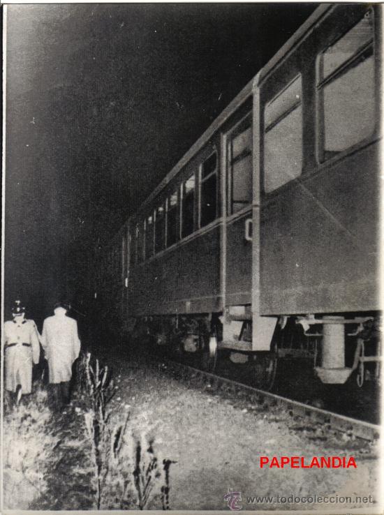 Fotograf&iacute;a antigua: FOTOGRAFIA HISTORICA: BERLIN, TREN EN VIA MUERTA, SOLDADOS DE INSPECCION, A&Ntilde;OS 60
